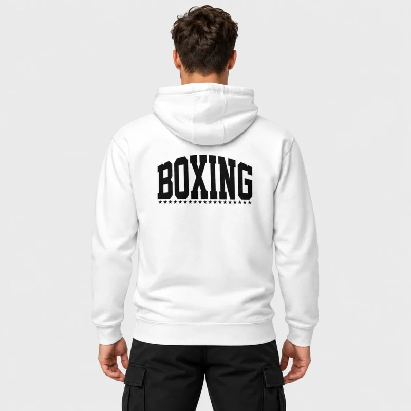 Hoodie unisexe vu de dos, avec le mot « BOXING » en lettres noires arquées de style universitaire et une rangée de petites étoiles en dessous. – photo studio Hoodie unisexe vu de dos, avec le mot « BOXING » en lettres noires arquées de style universitaire et une rangée de petites étoiles en dessous. – photo studio